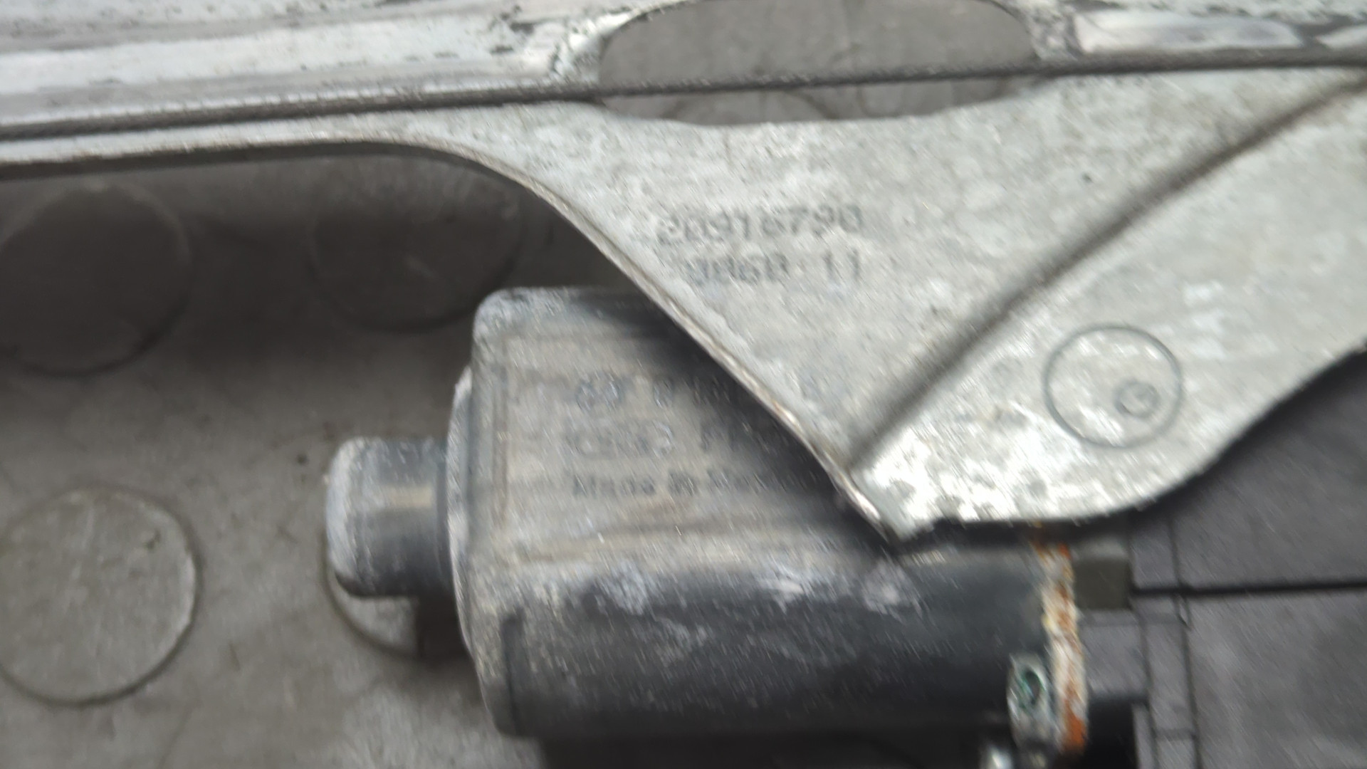 Стеклоподъемник электр. передний левый