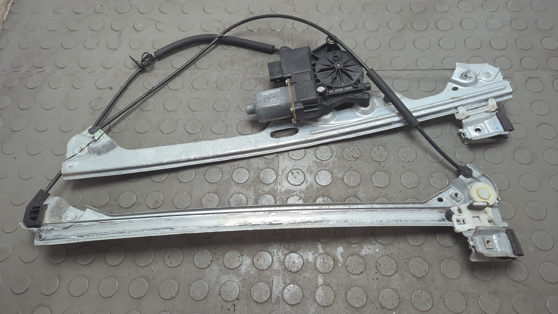 Стеклоподъемник электр. передний левый