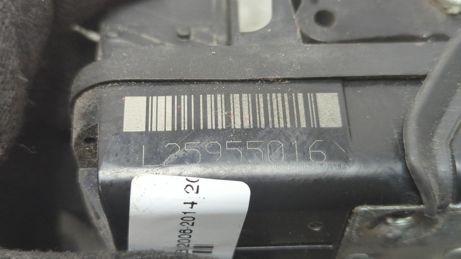 Замок двери передней левой