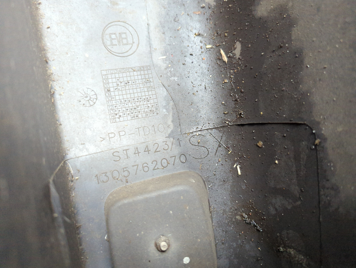 Накладка заднего бампера левая