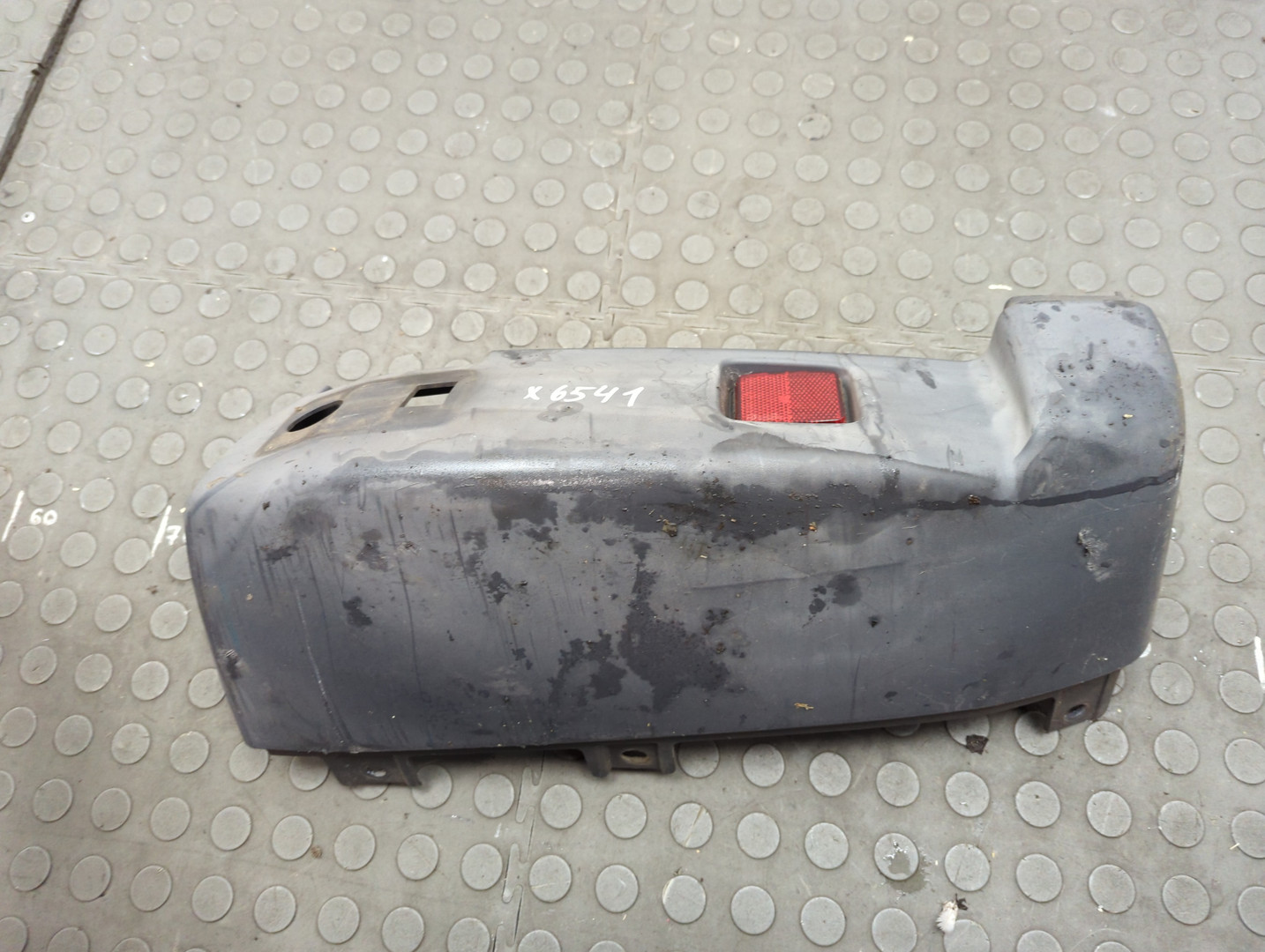 Накладка заднего бампера левая