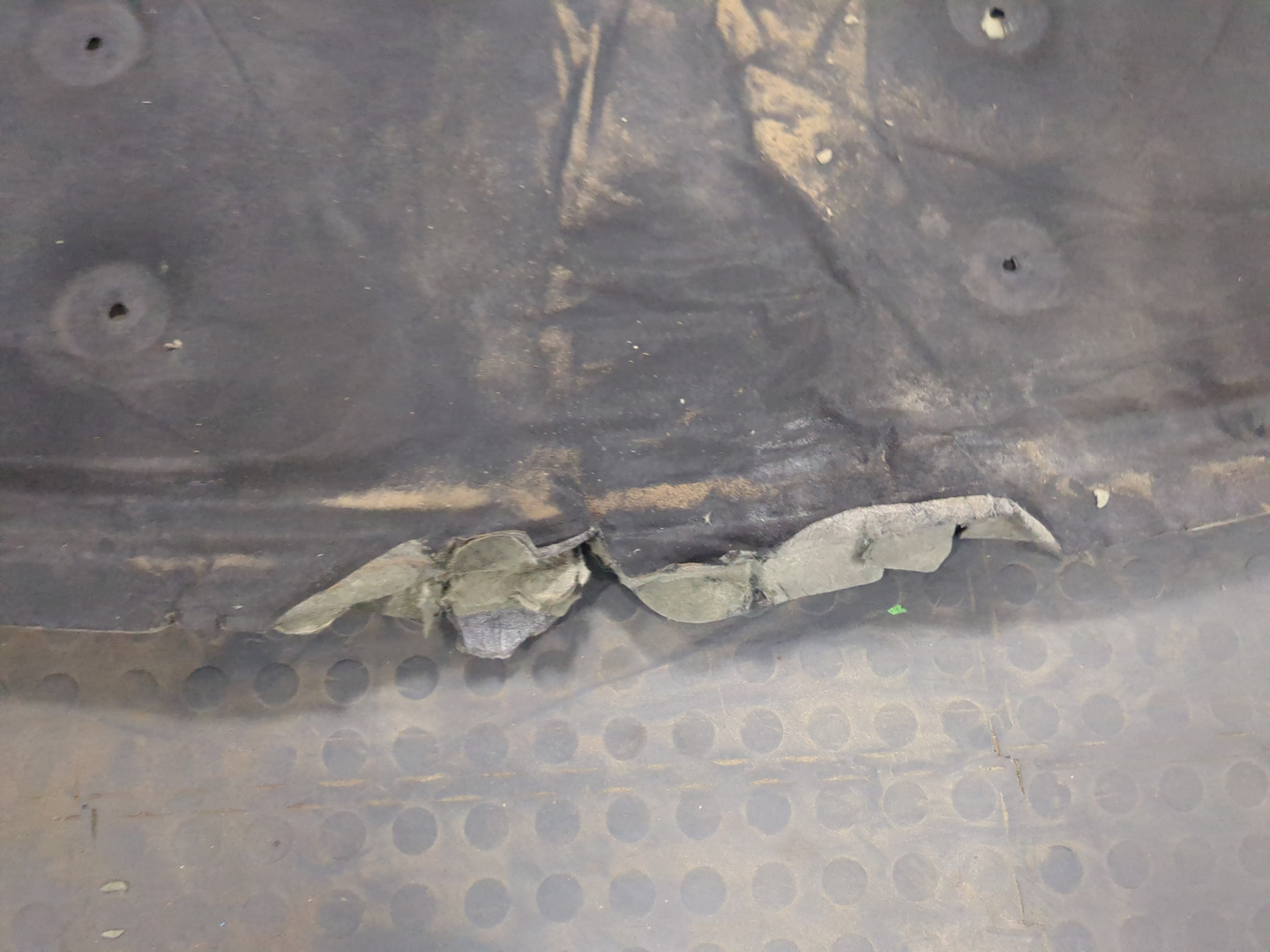 Шумоизоляция капота