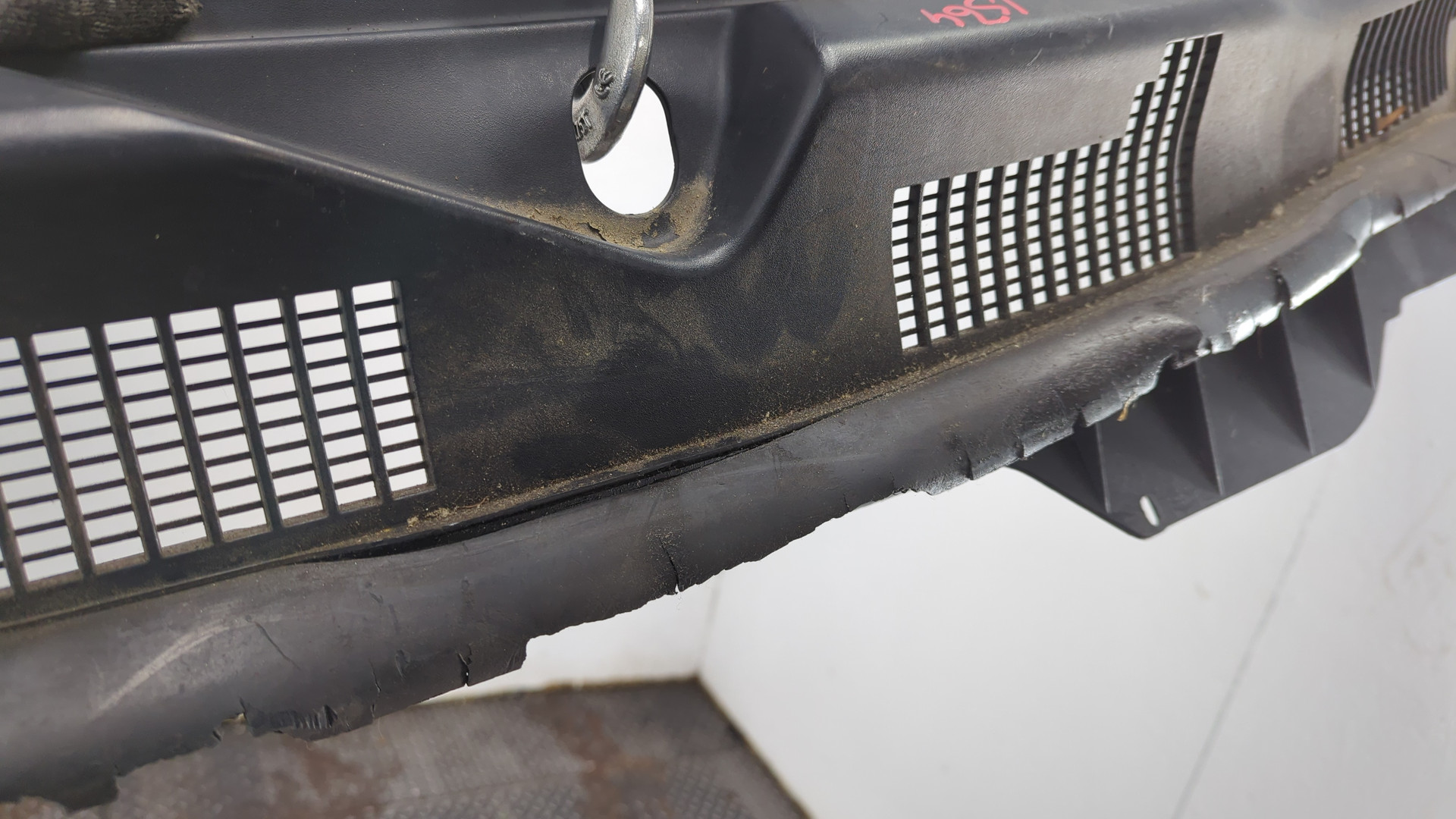 Решетка стеклоочистителей (Жабо)