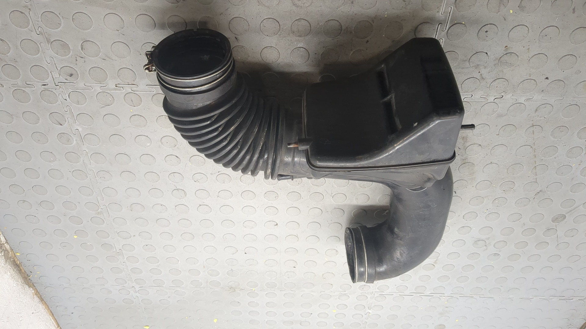 Патрубок воздушного фильтра