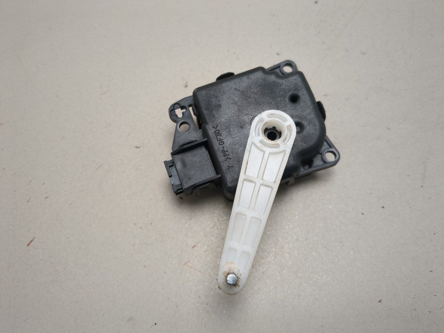 Моторчик заслонки печки