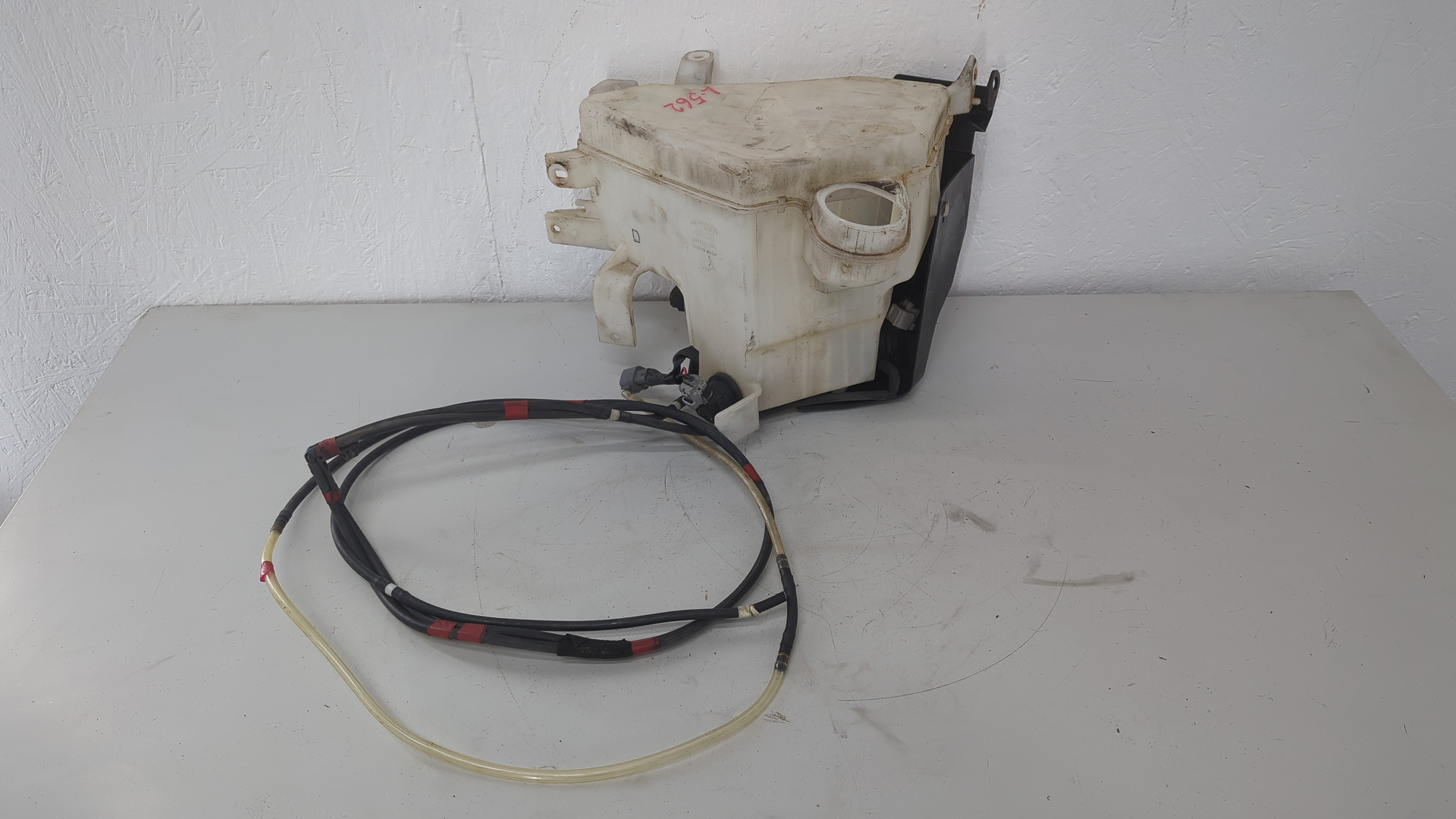 Бачок омывателя лобового стекла