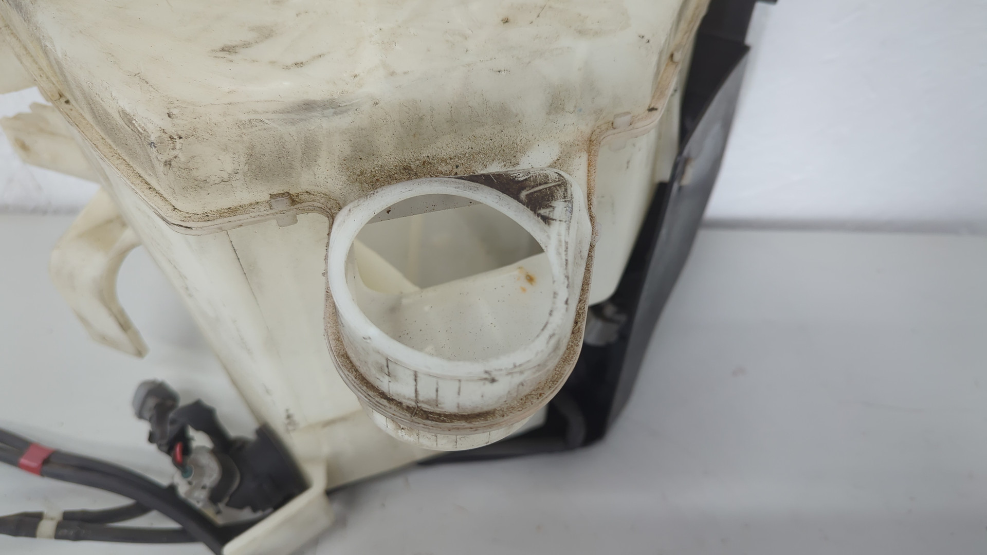 Бачок омывателя лобового стекла