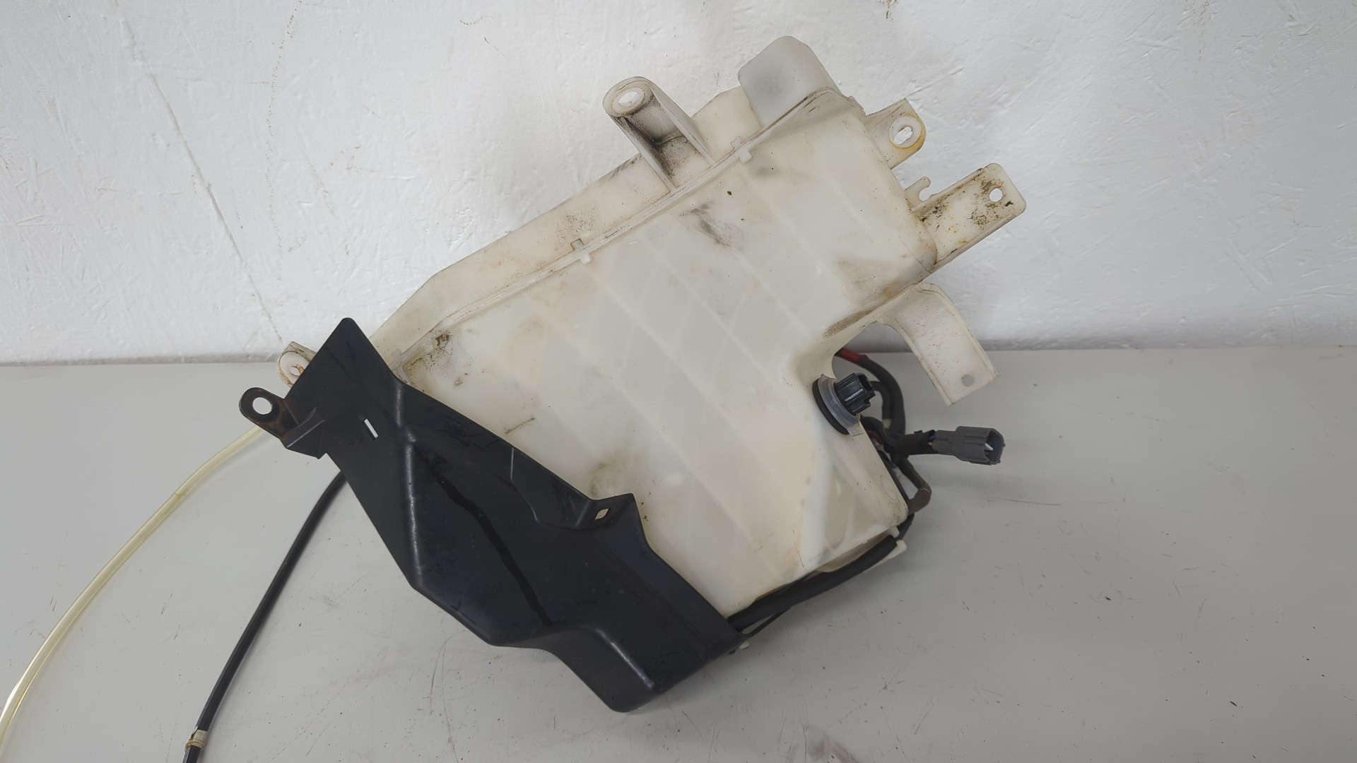 Бачок омывателя лобового стекла