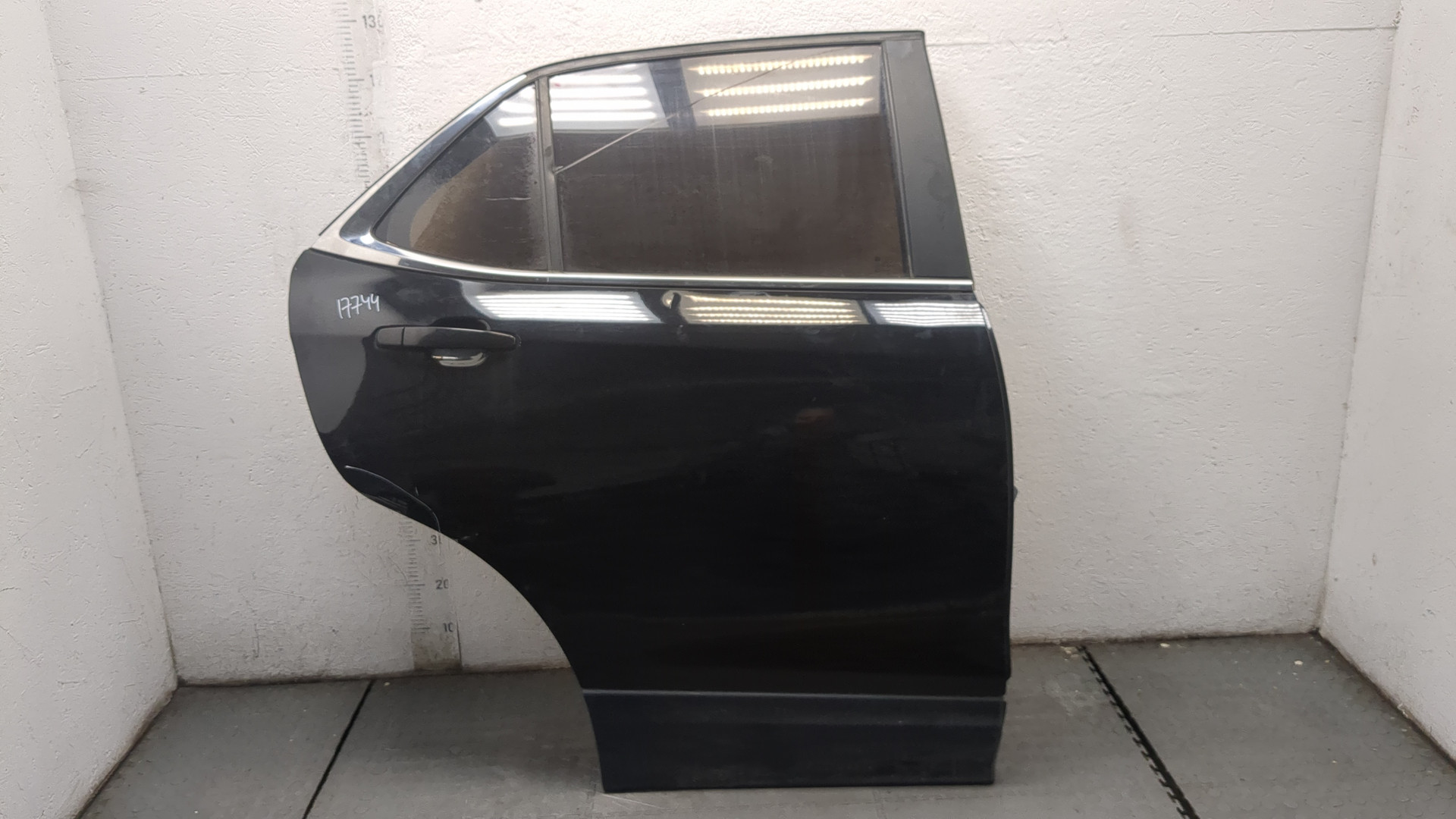 Дверь задняя правая