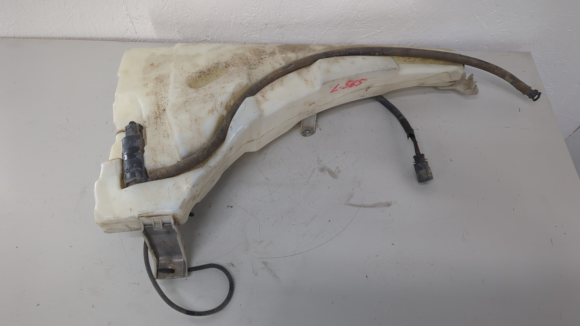 Бачок омывателя лобового стекла