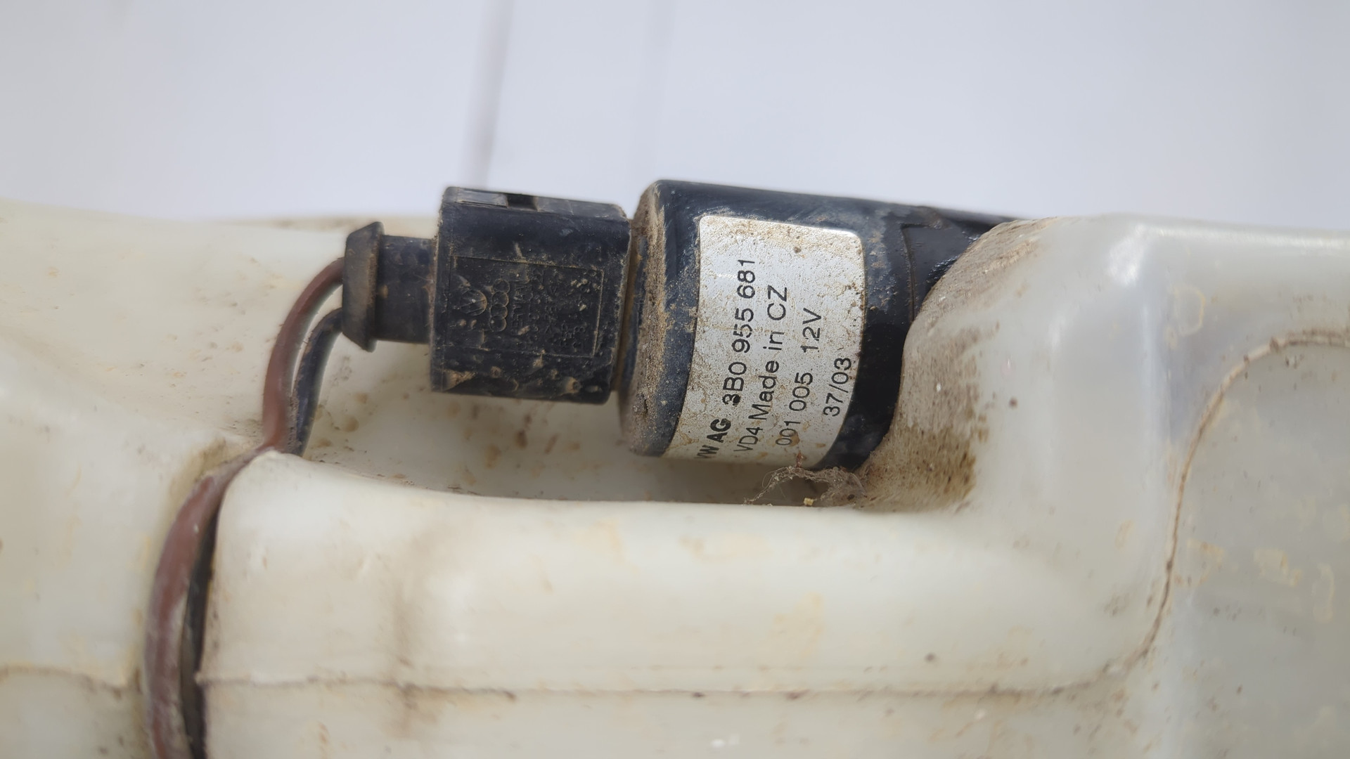 Бачок омывателя лобового стекла