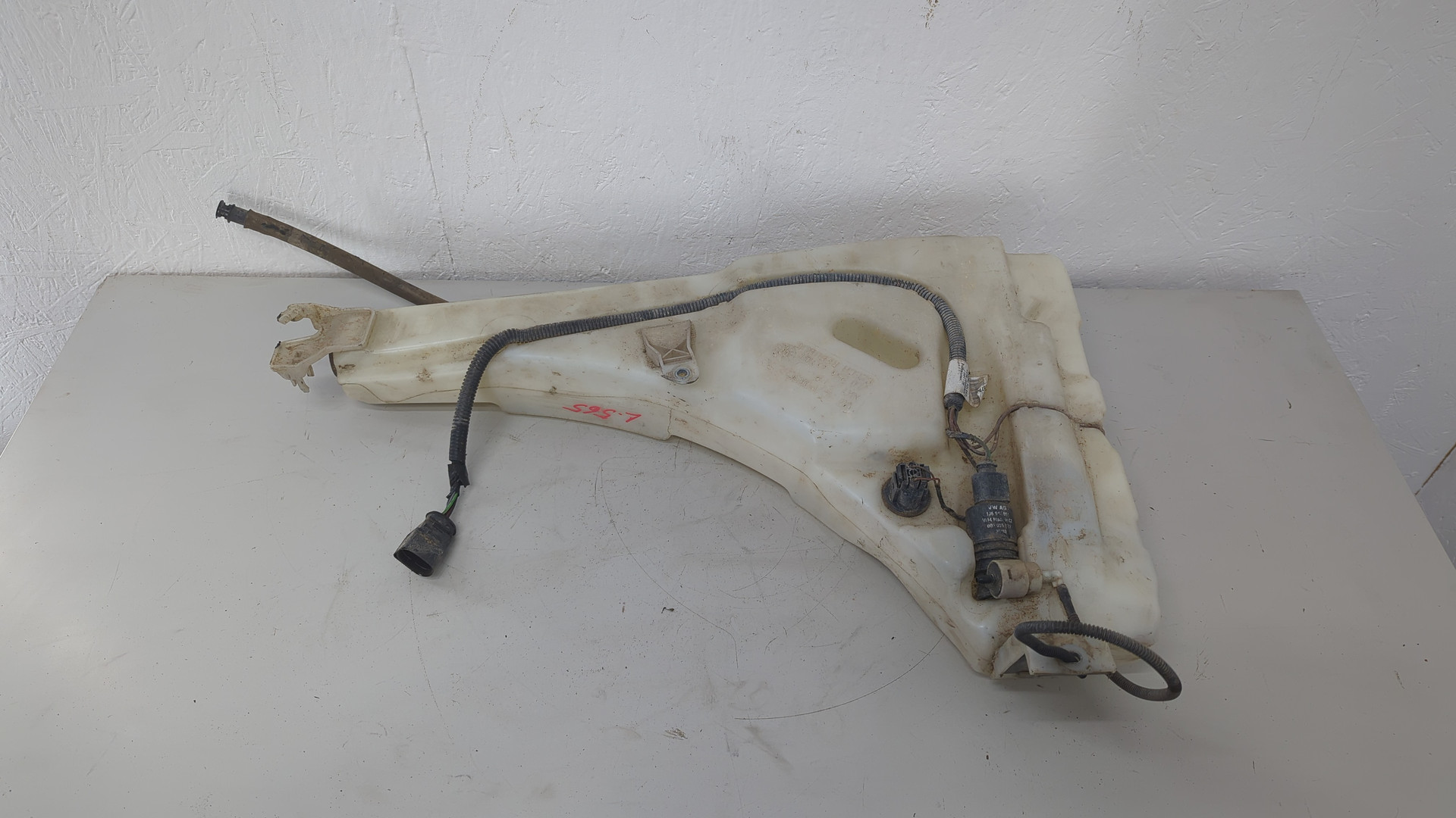 Бачок омывателя лобового стекла