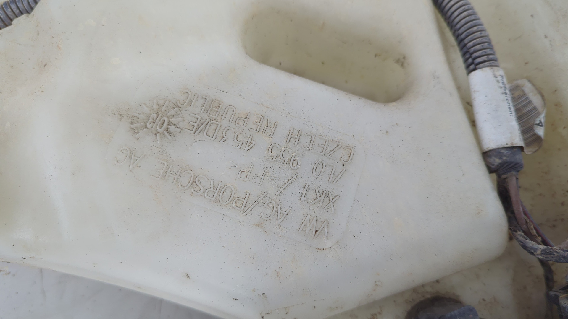 Бачок омывателя лобового стекла