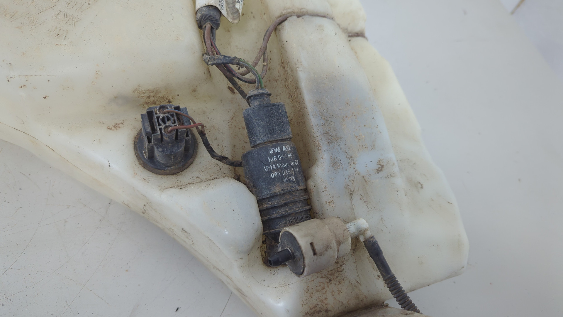 Бачок омывателя лобового стекла