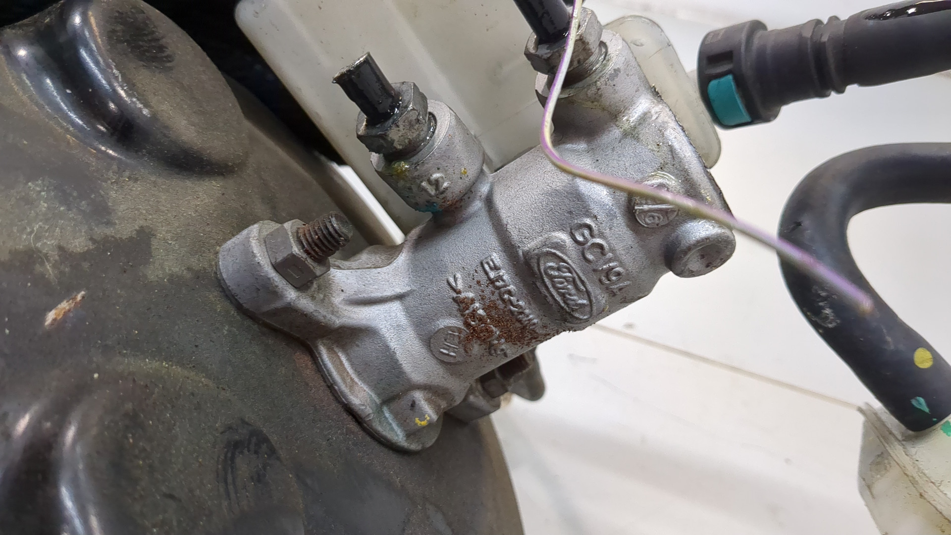 Цилиндр тормозной главный