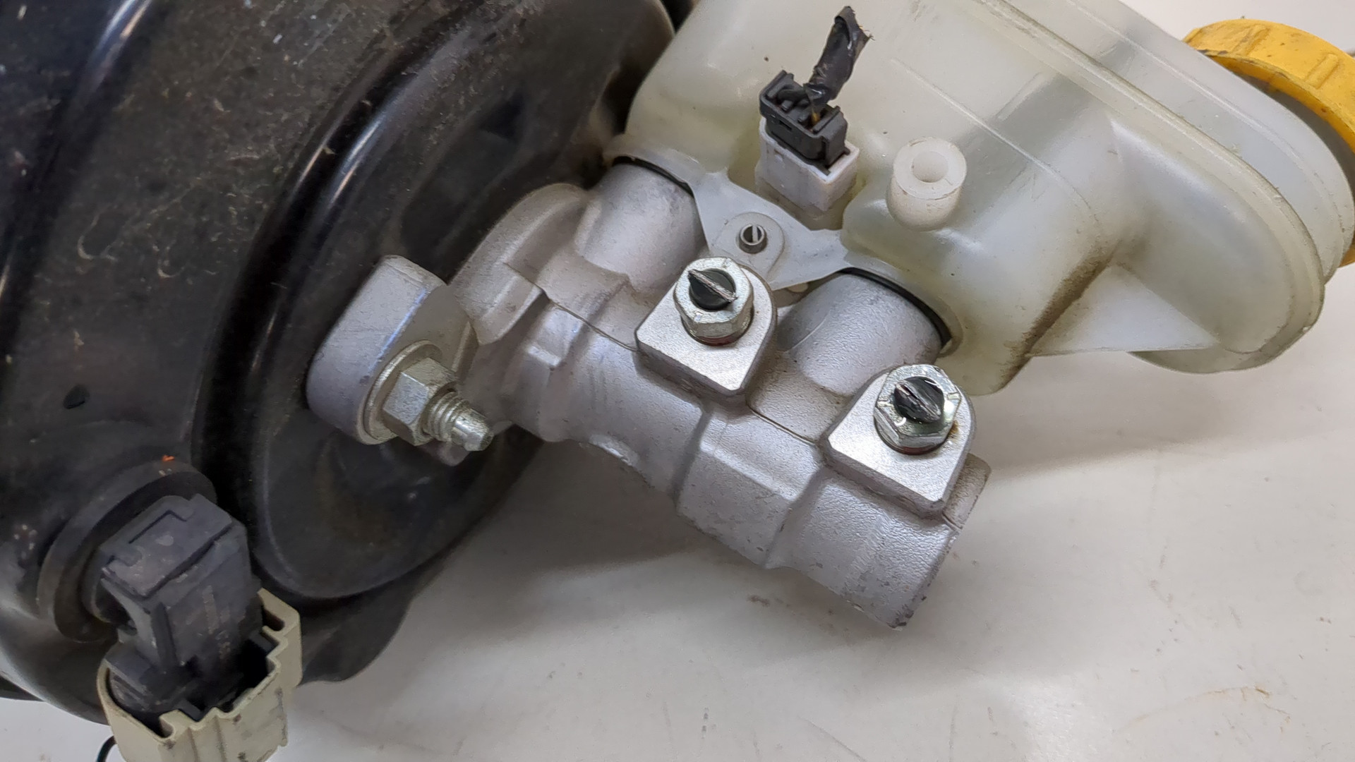 Цилиндр тормозной главный