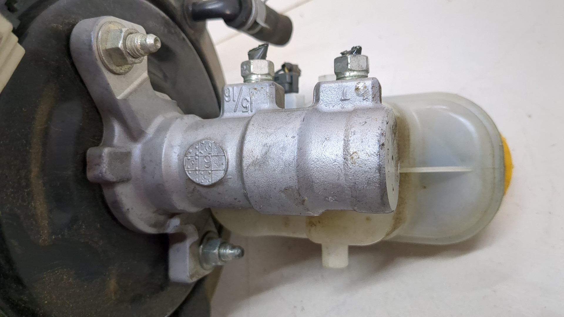 Цилиндр тормозной главный