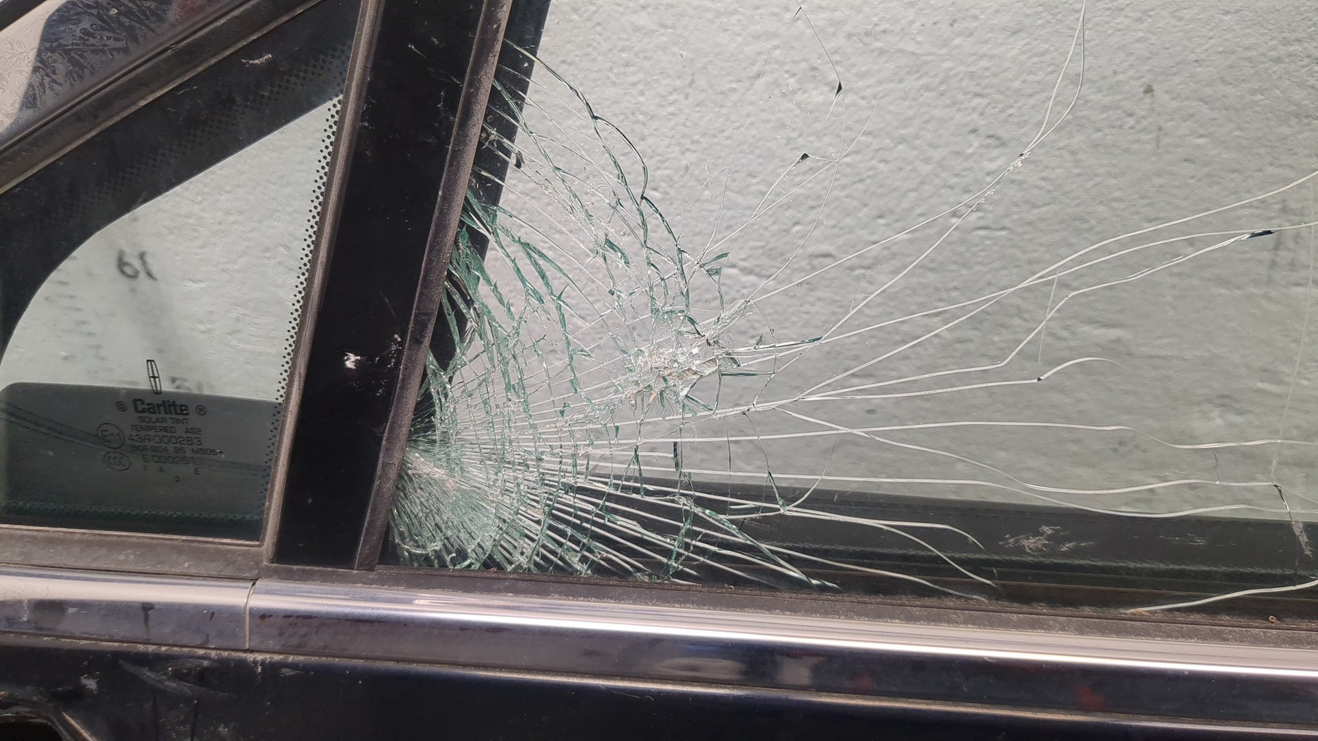 Дверь передняя левая