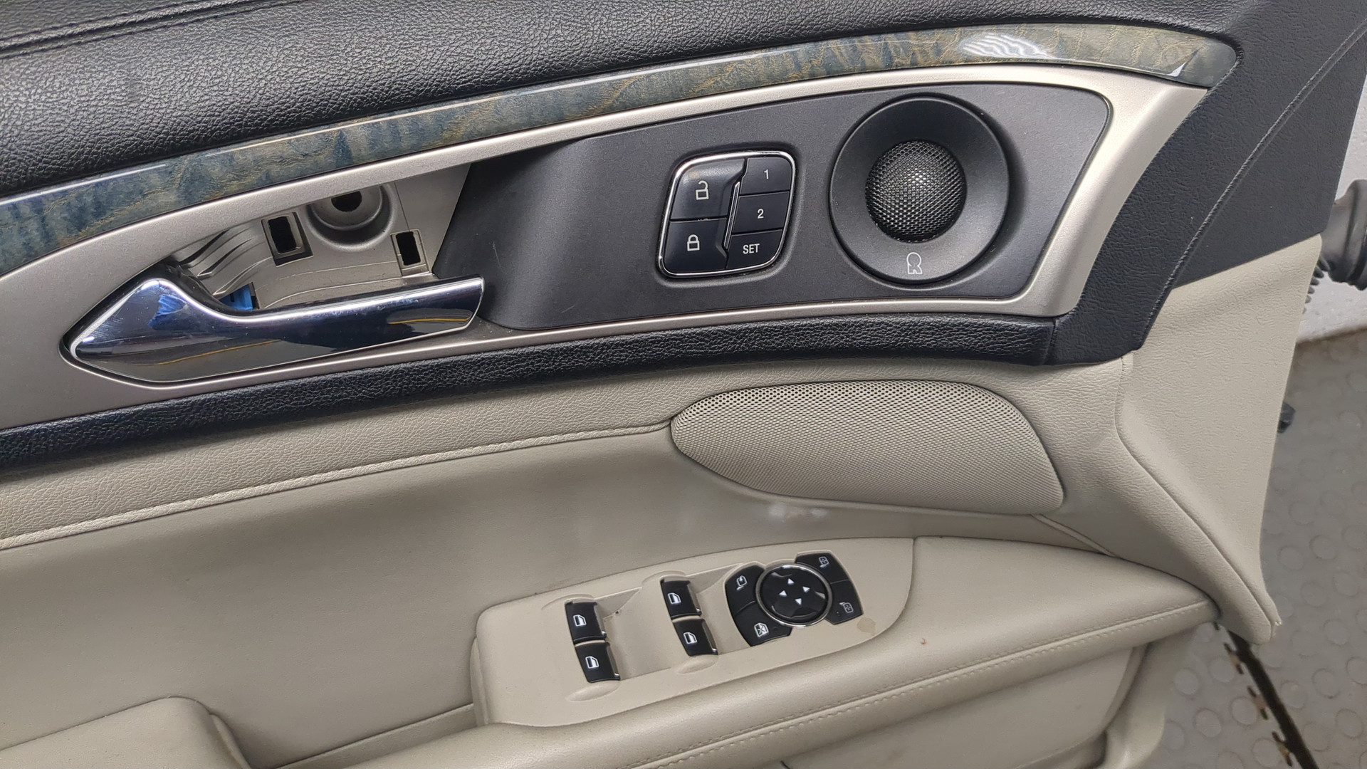 Дверь передняя левая