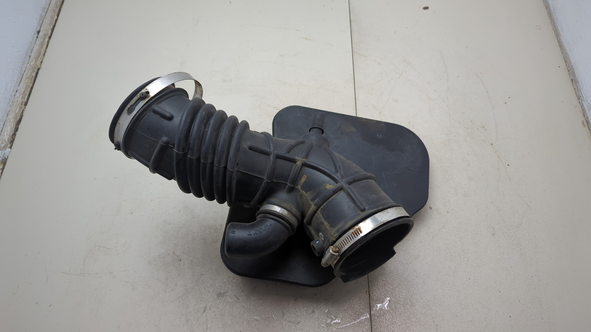 Резонатор воздушного фильтра