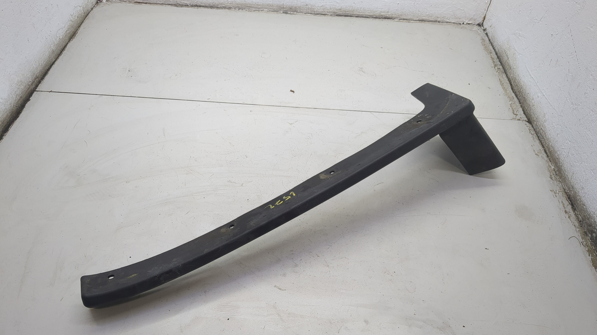 Накладка переднего крыла правого