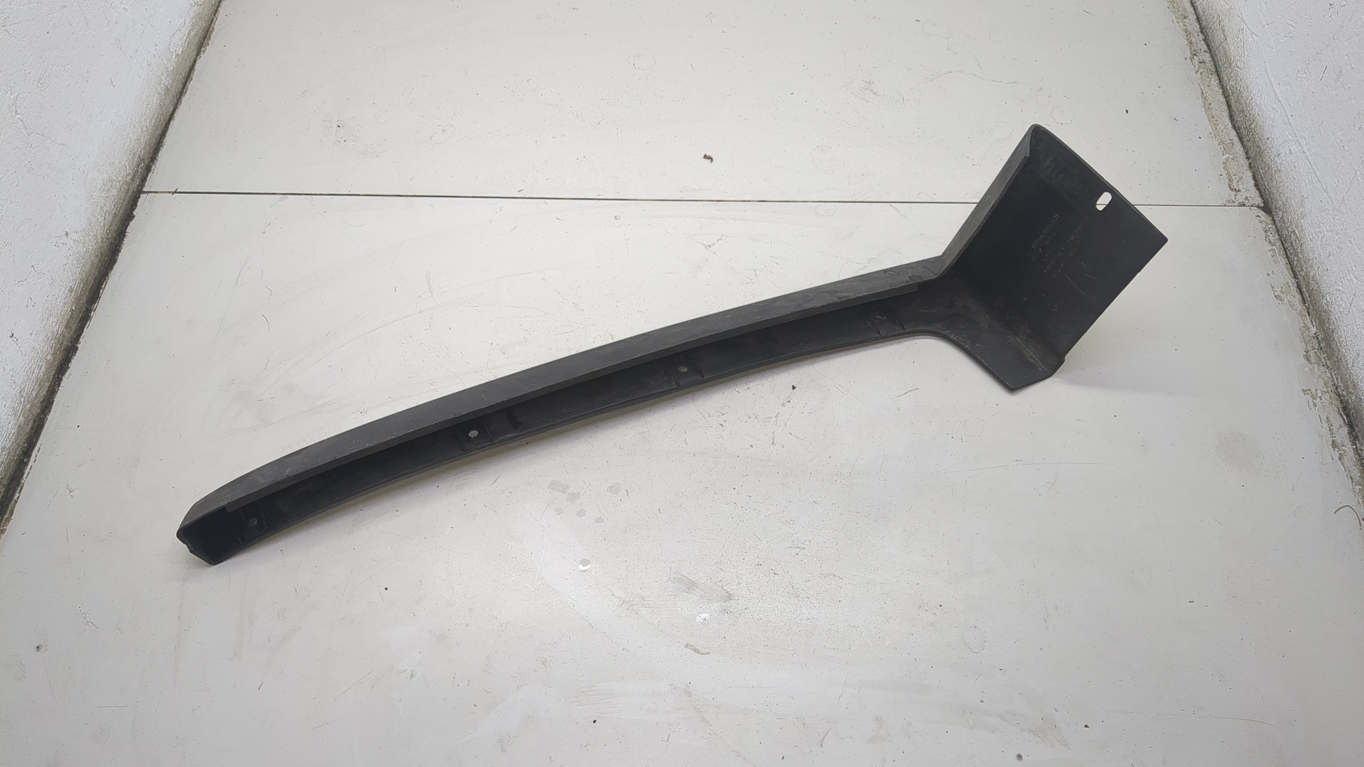 Накладка переднего крыла правого