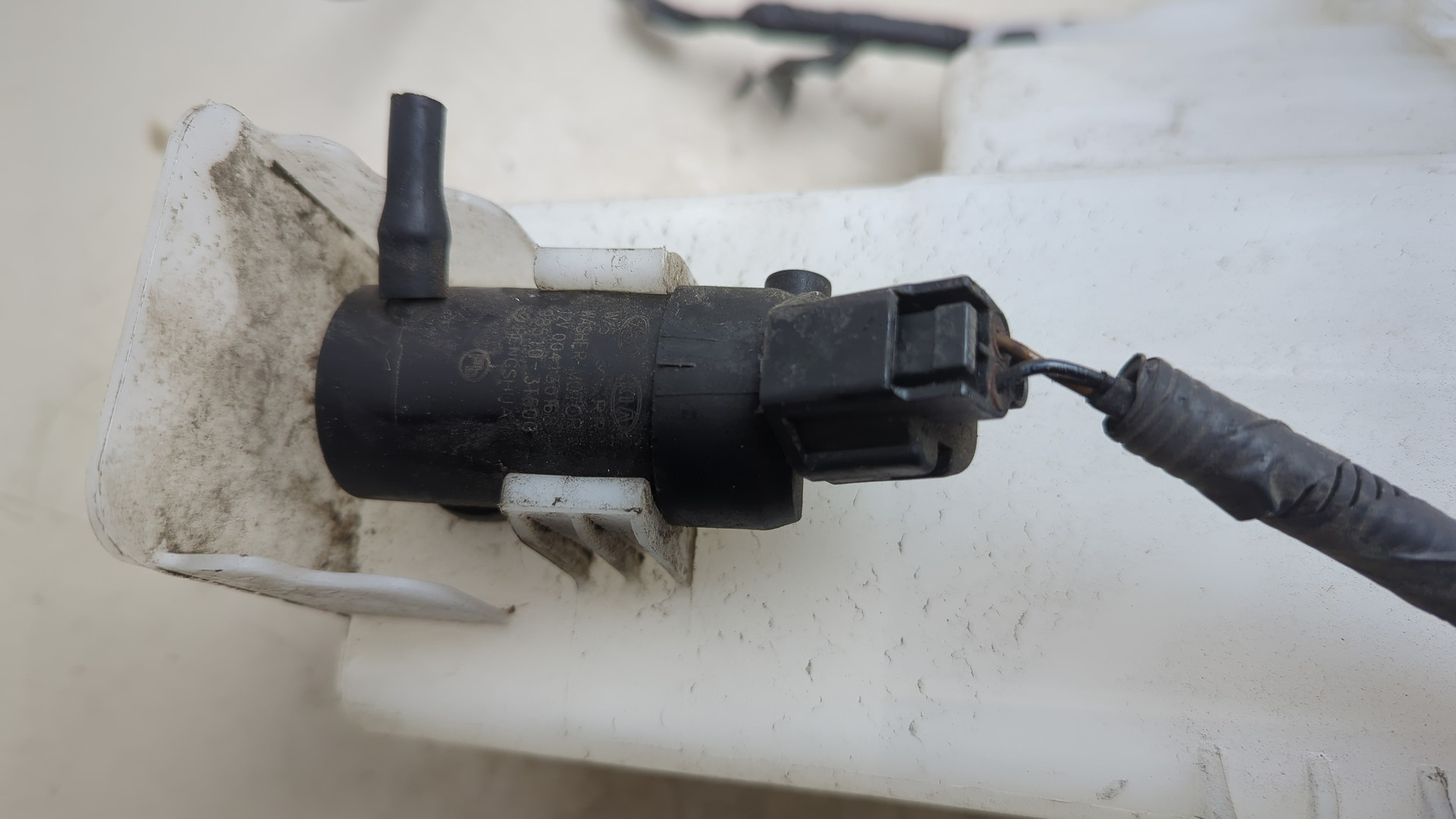 Бачок омывателя лобового стекла