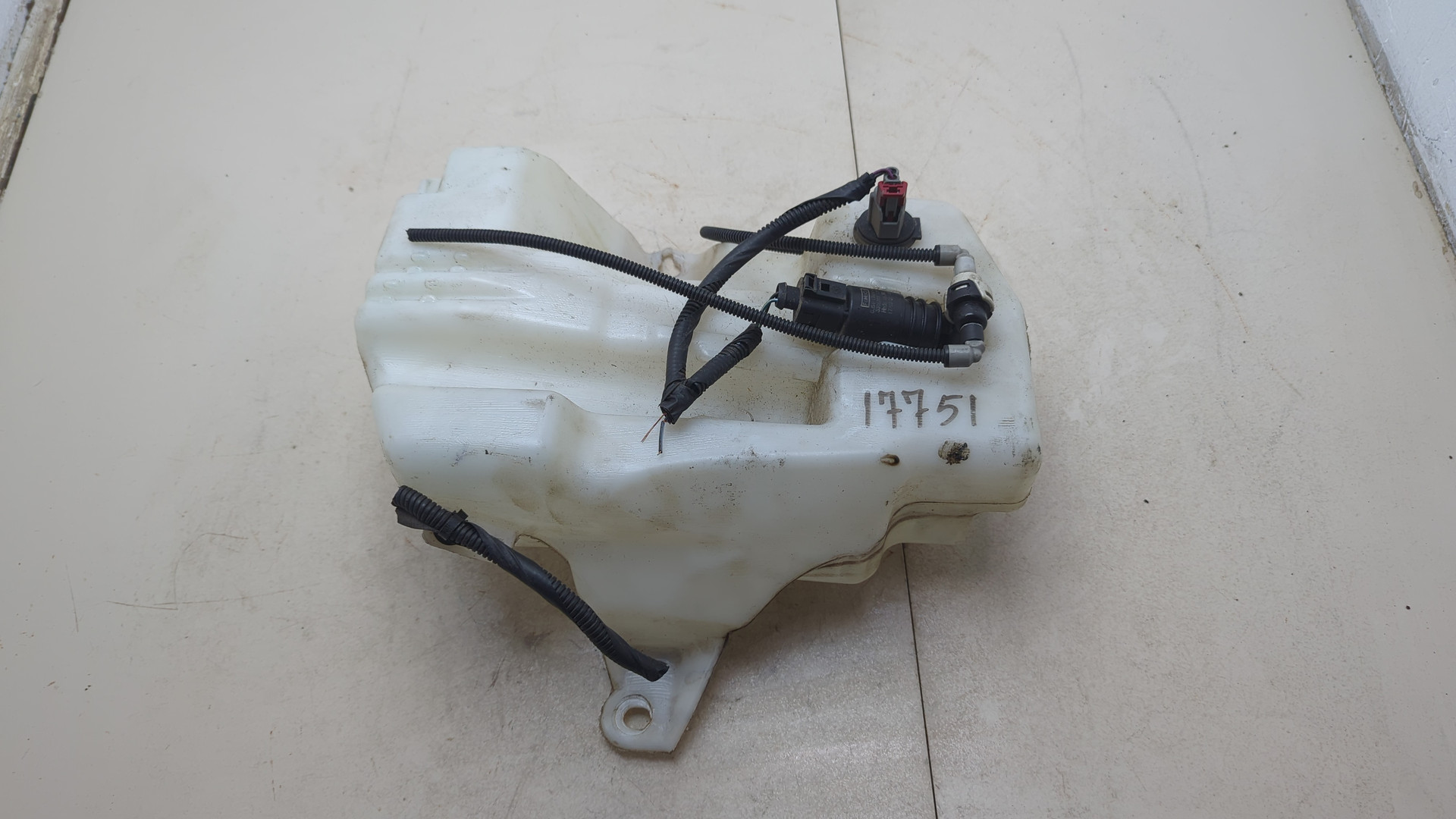 Бачок омывателя лобового стекла