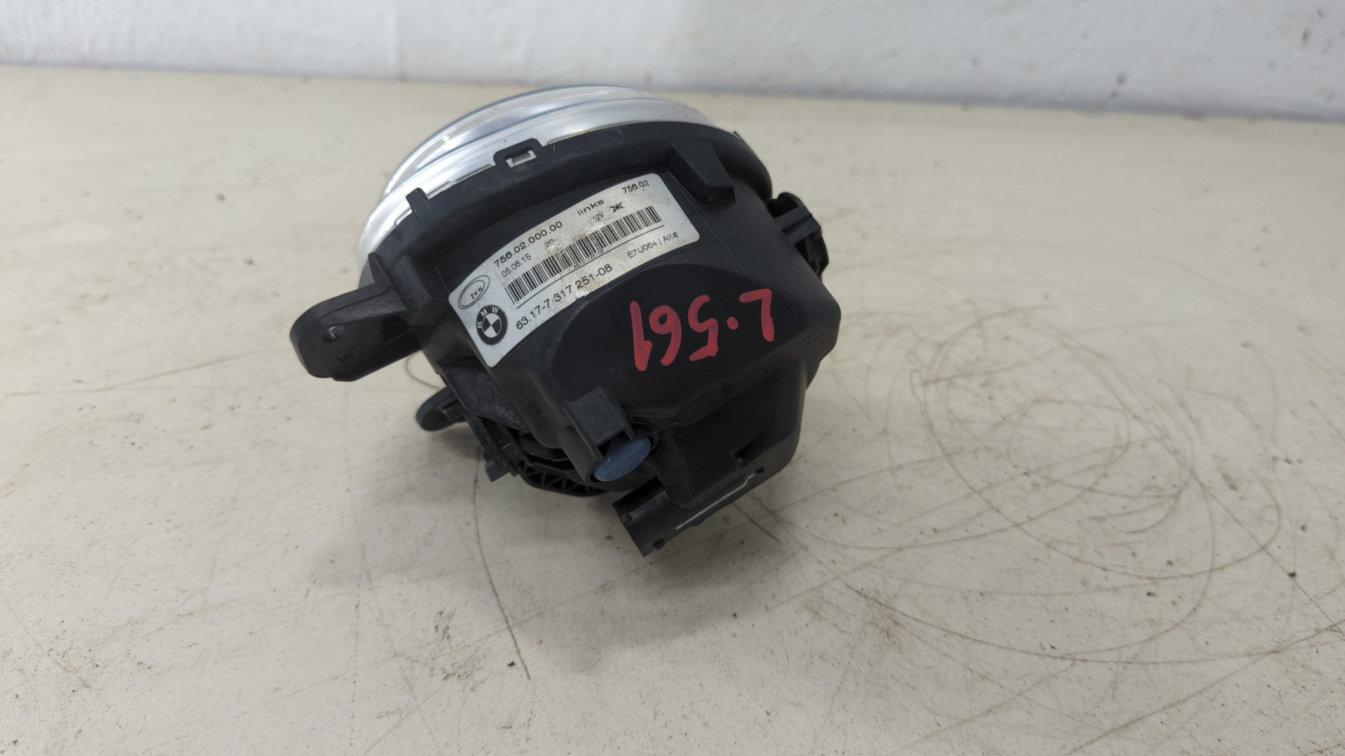 Фара противотуманная левая