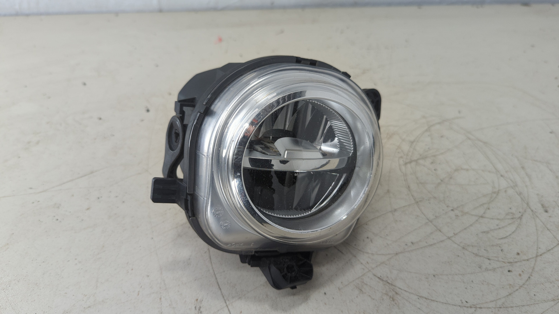 Фара противотуманная левая