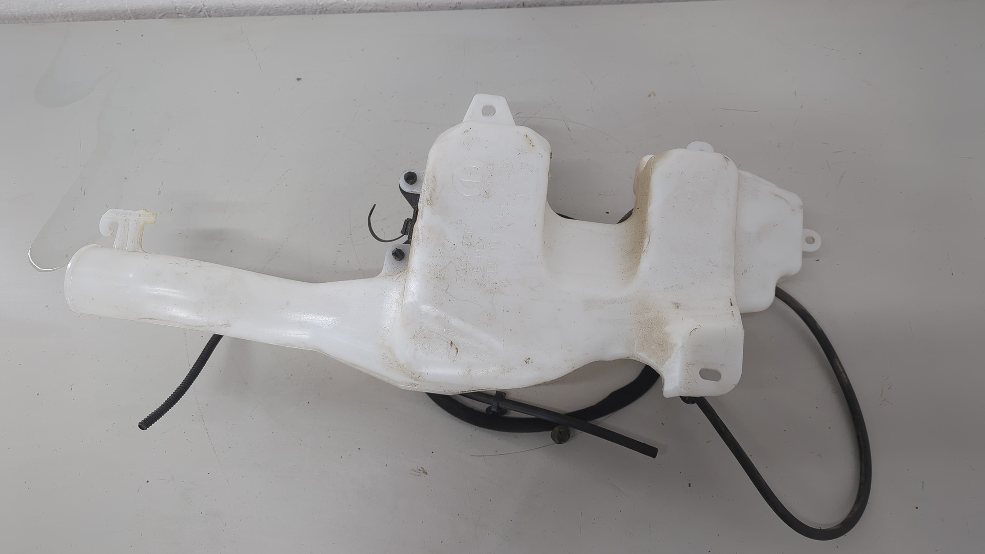 Бачок омывателя лобового стекла