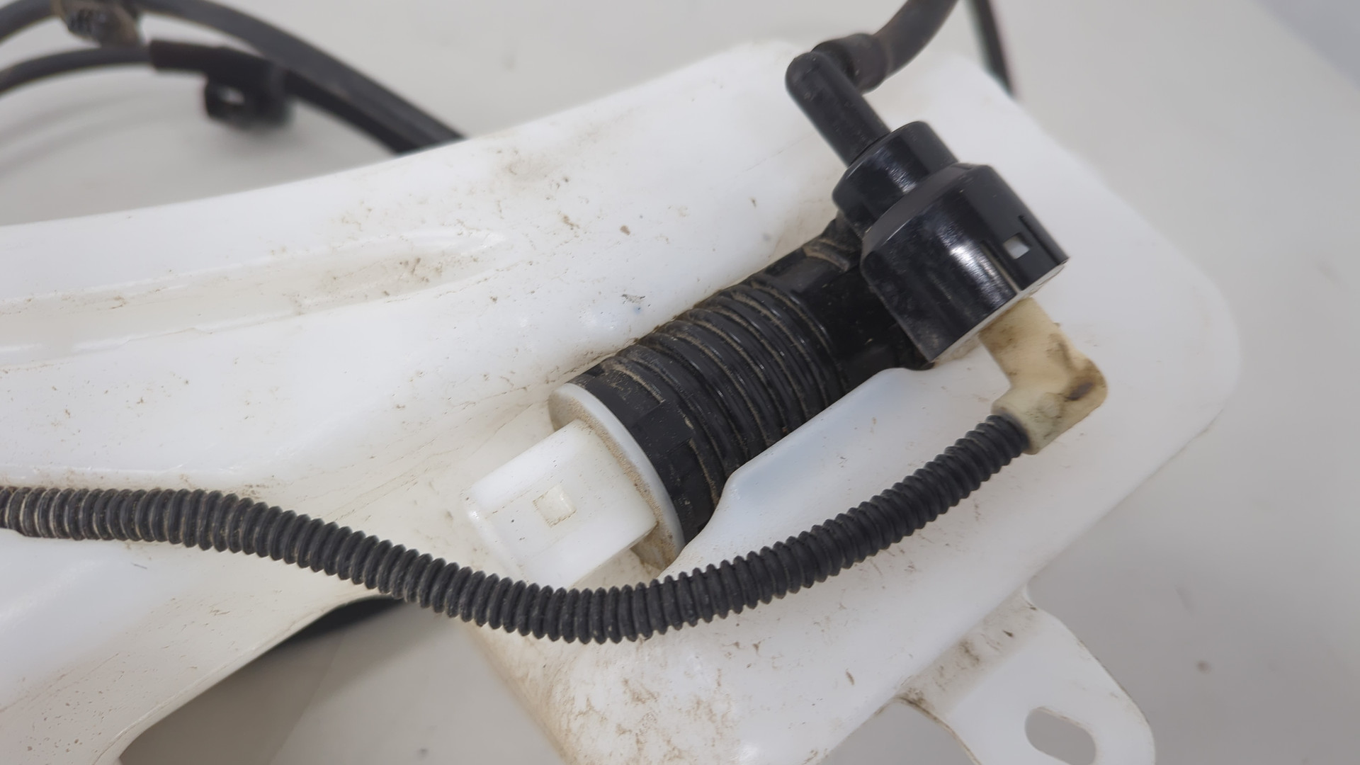 Бачок омывателя лобового стекла