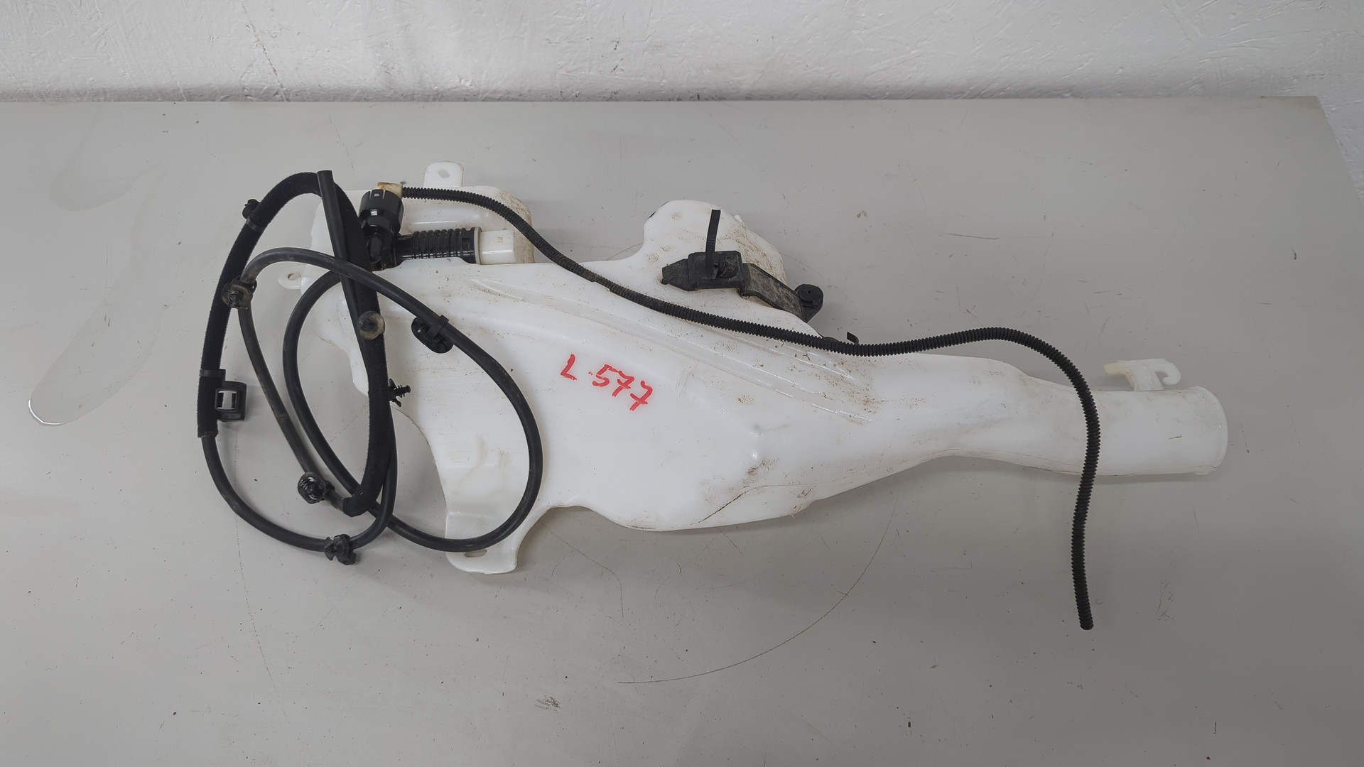 Бачок омывателя лобового стекла