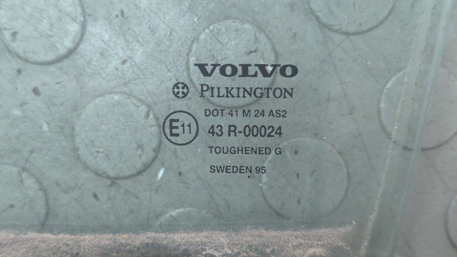 Стекло двери задней левой