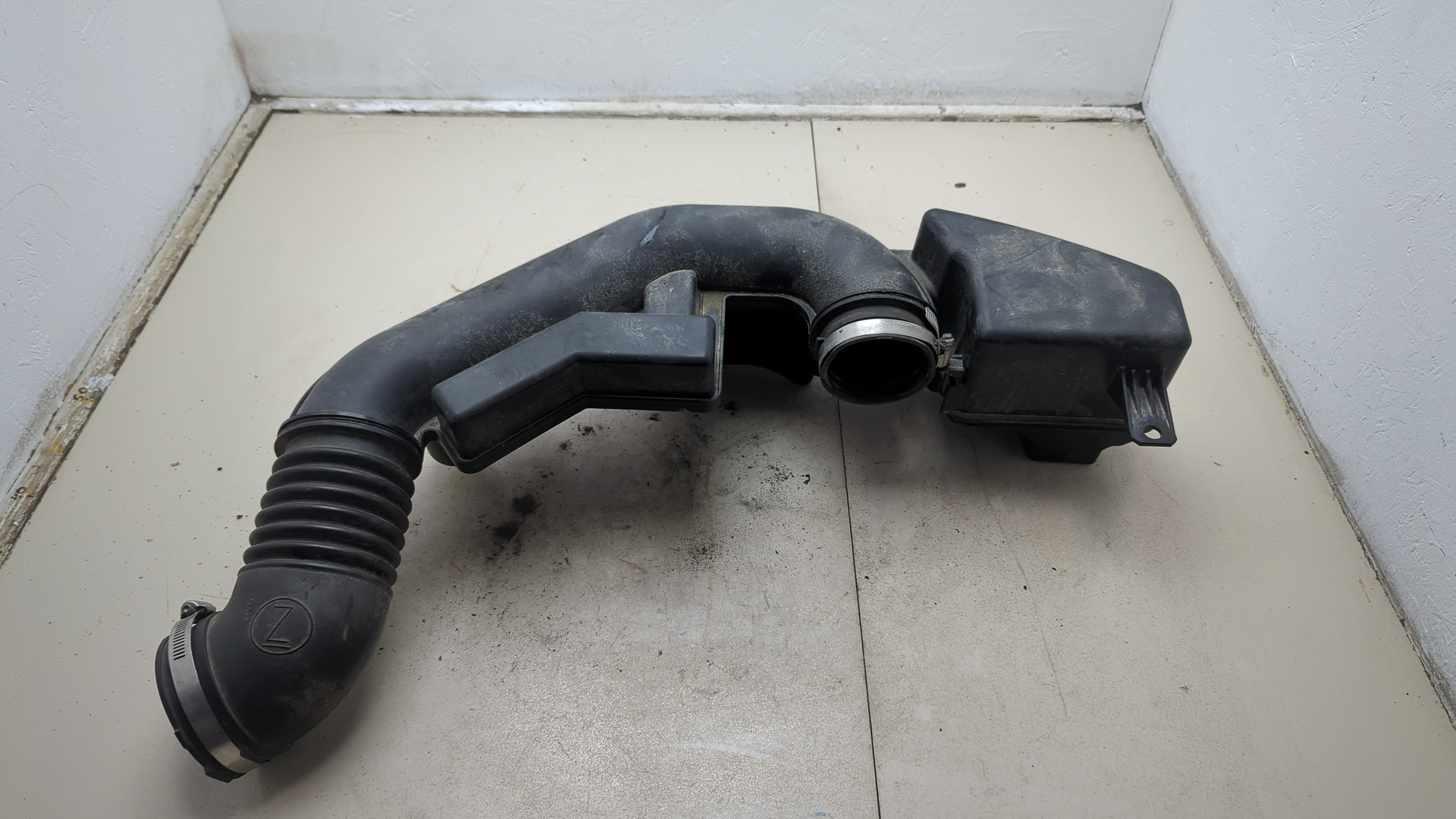 Резонатор воздушного фильтра