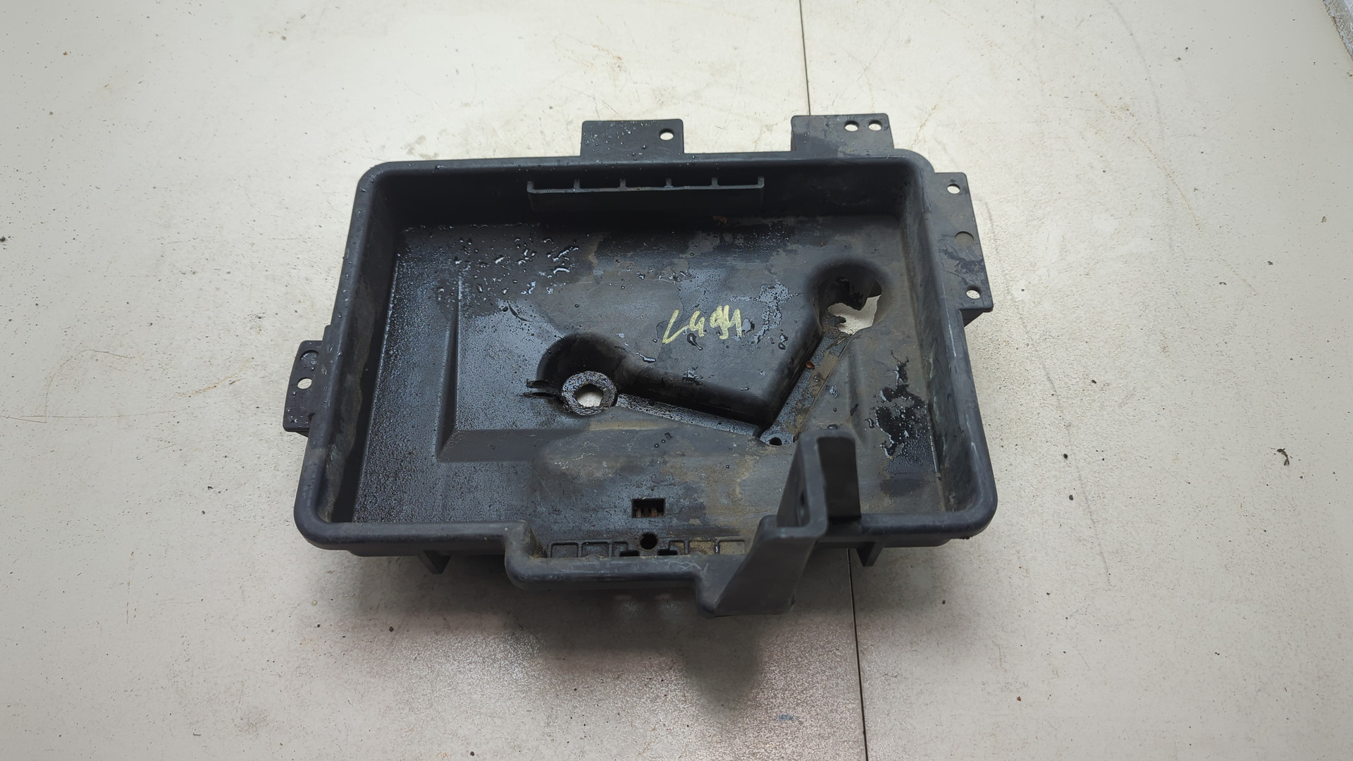 Площадка под аккумулятор (АКБ)