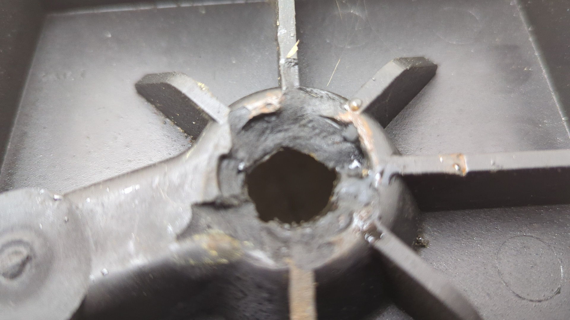 Площадка под аккумулятор (АКБ)