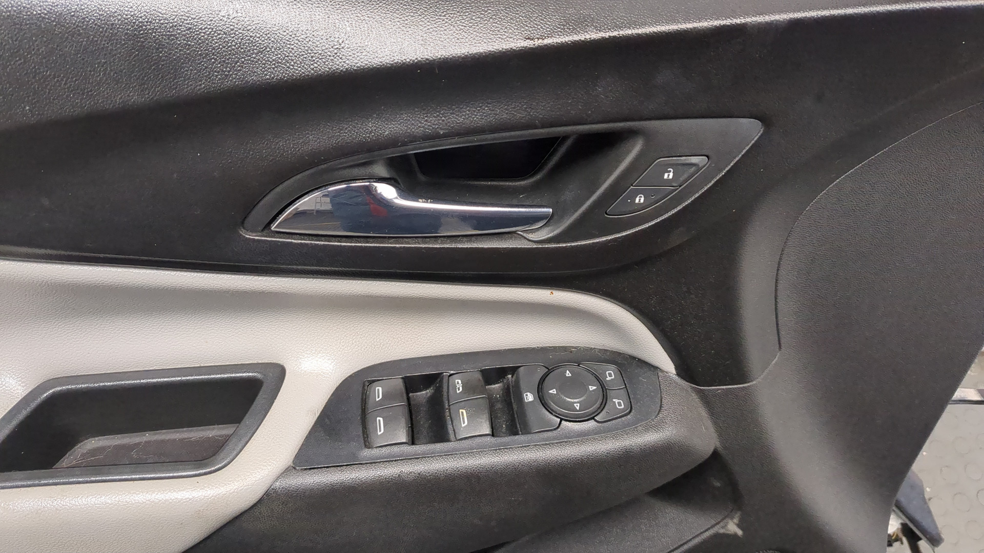 Дверь передняя левая