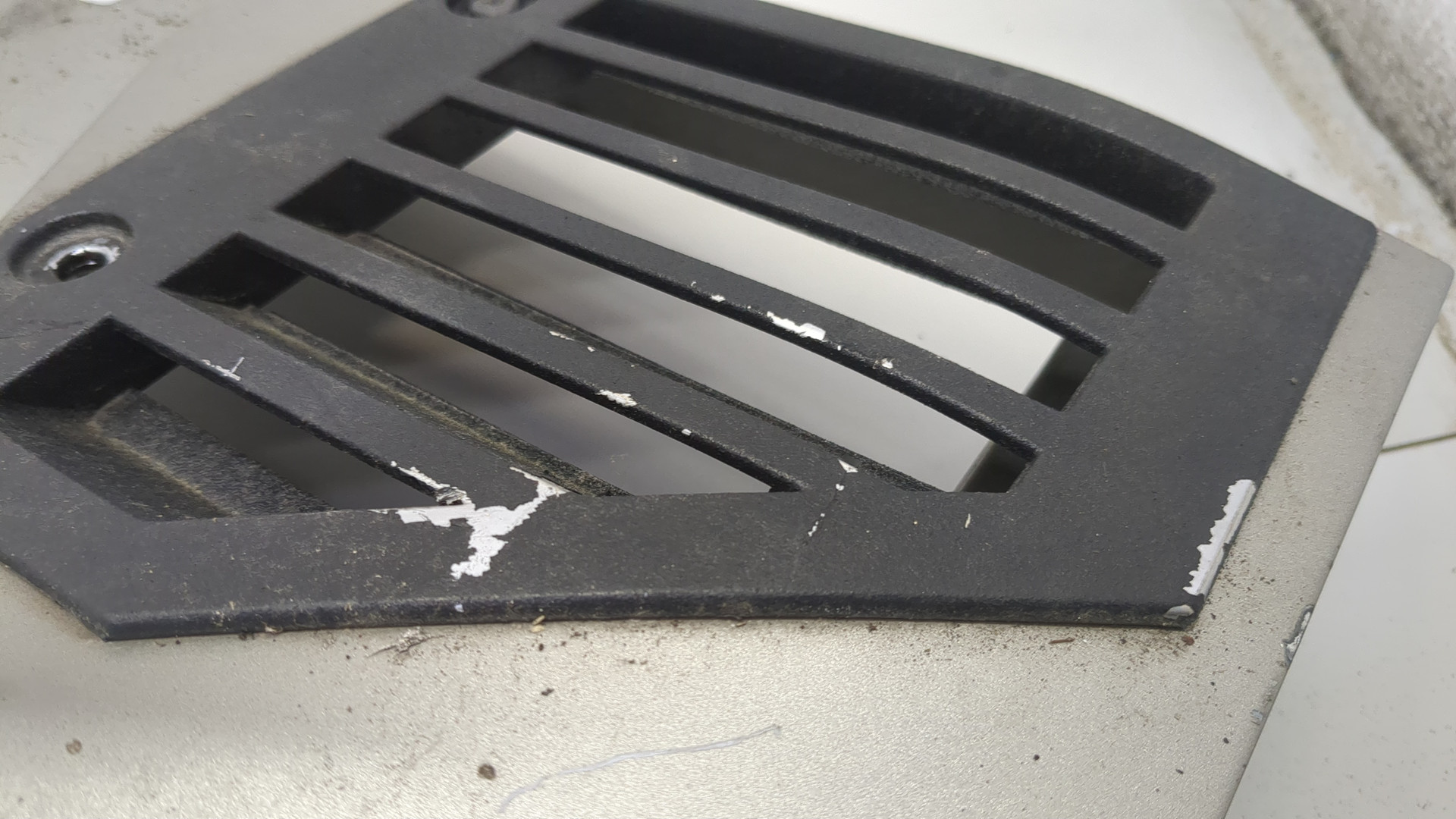 Крыло переднее левое