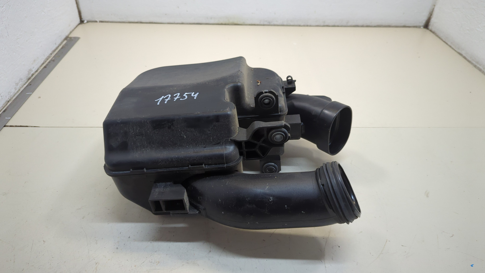 Резонатор воздушного фильтра