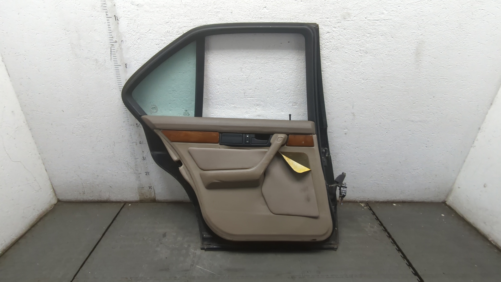 Дверь задняя левая