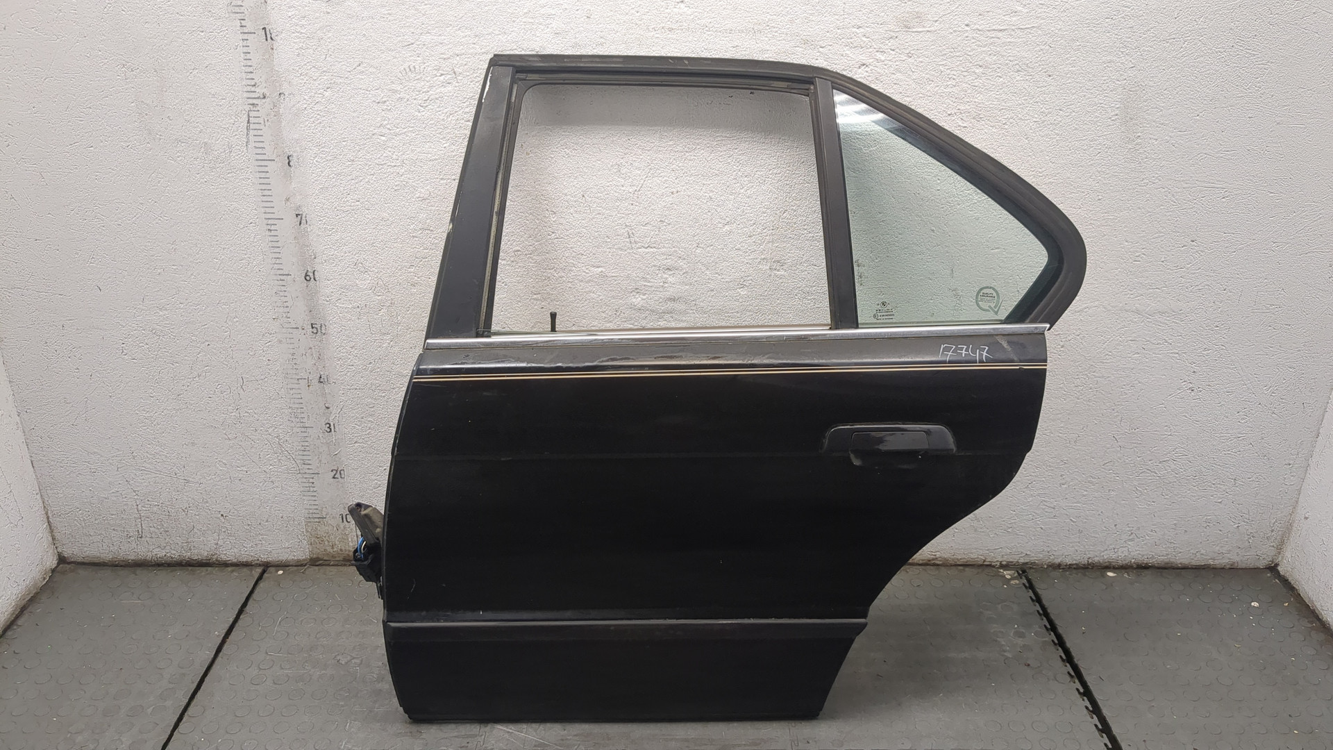 Дверь задняя левая