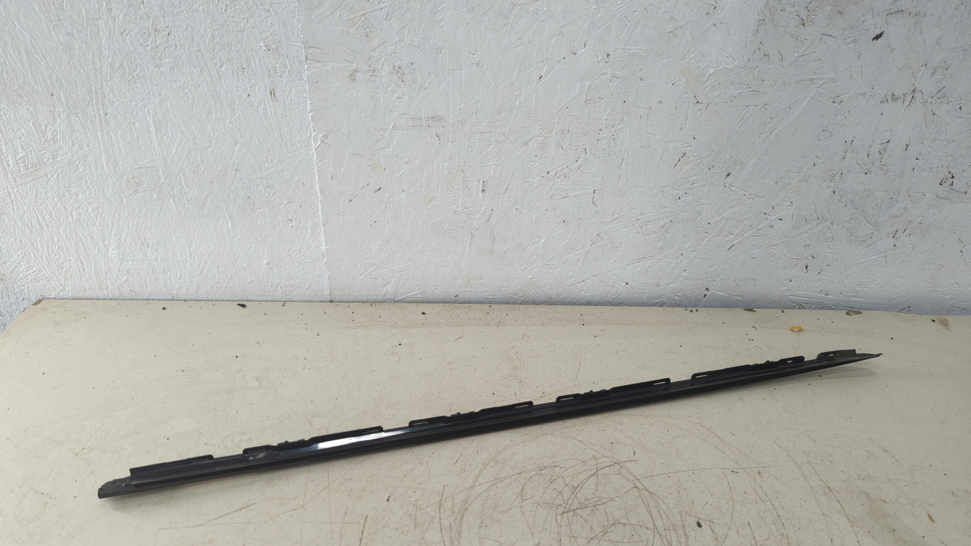 Молдинг лобового стекла