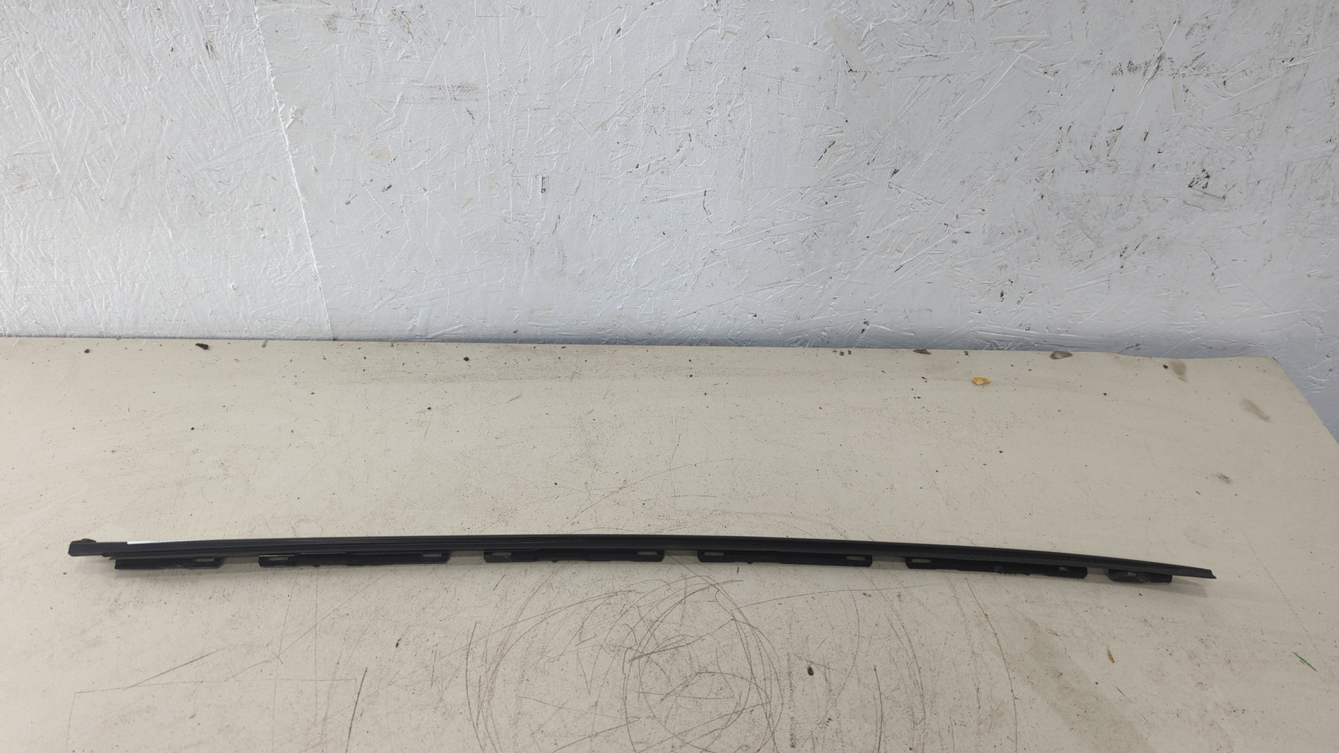 Молдинг лобового стекла