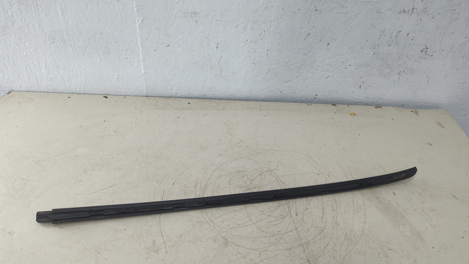 Молдинг лобового стекла