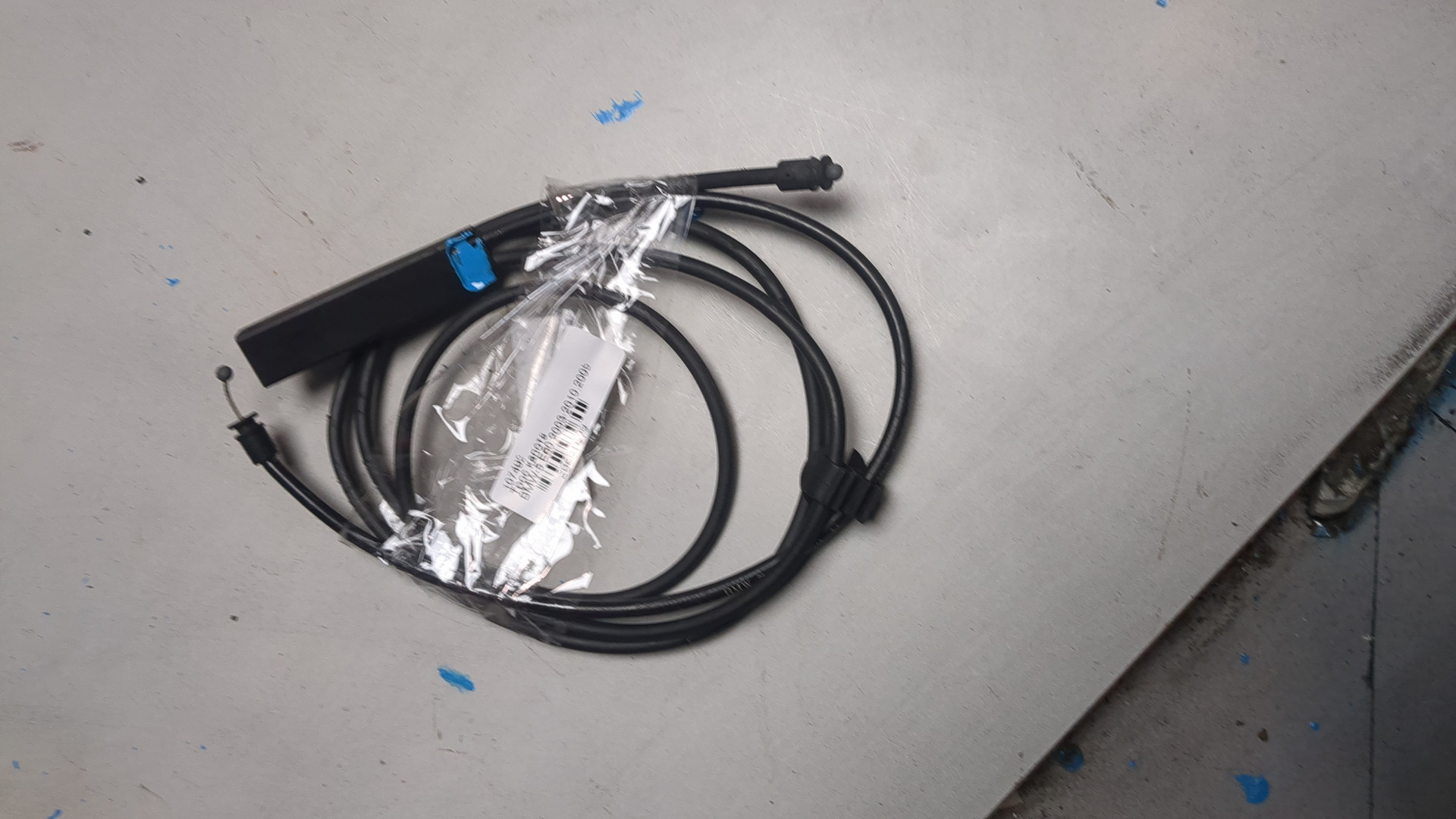 Трос открывания капота