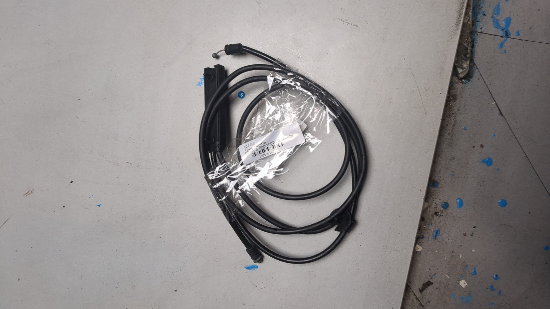 Трос открывания капота