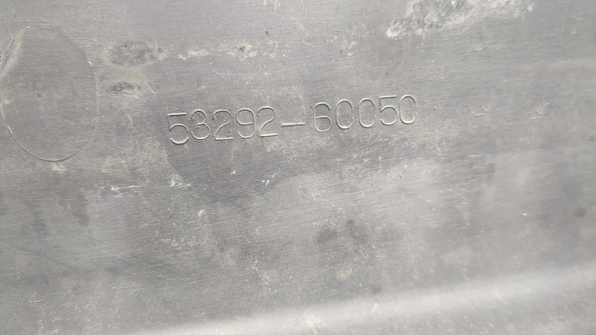 Кожух замка капота