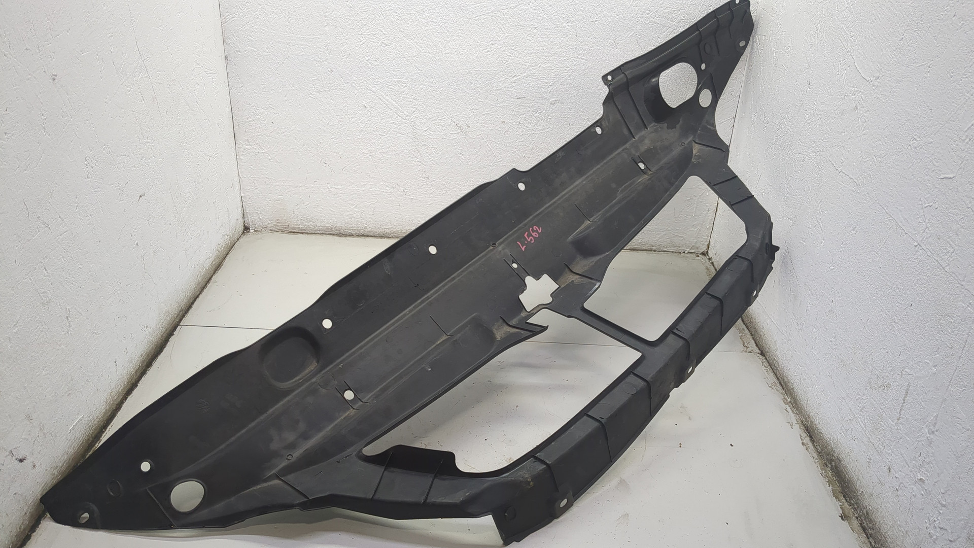 Кожух замка капота