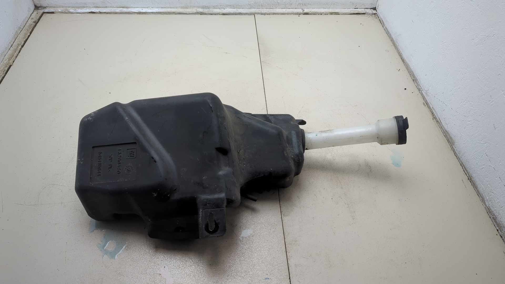 Бачок омывателя лобового стекла